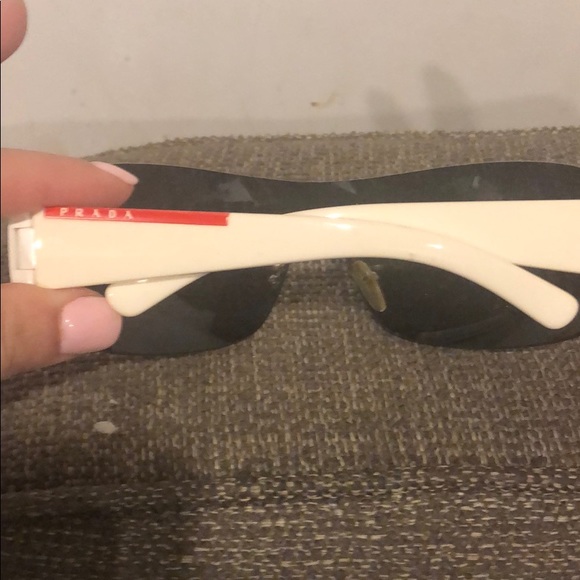 Prada sunglasses - Picture 2 of 4
